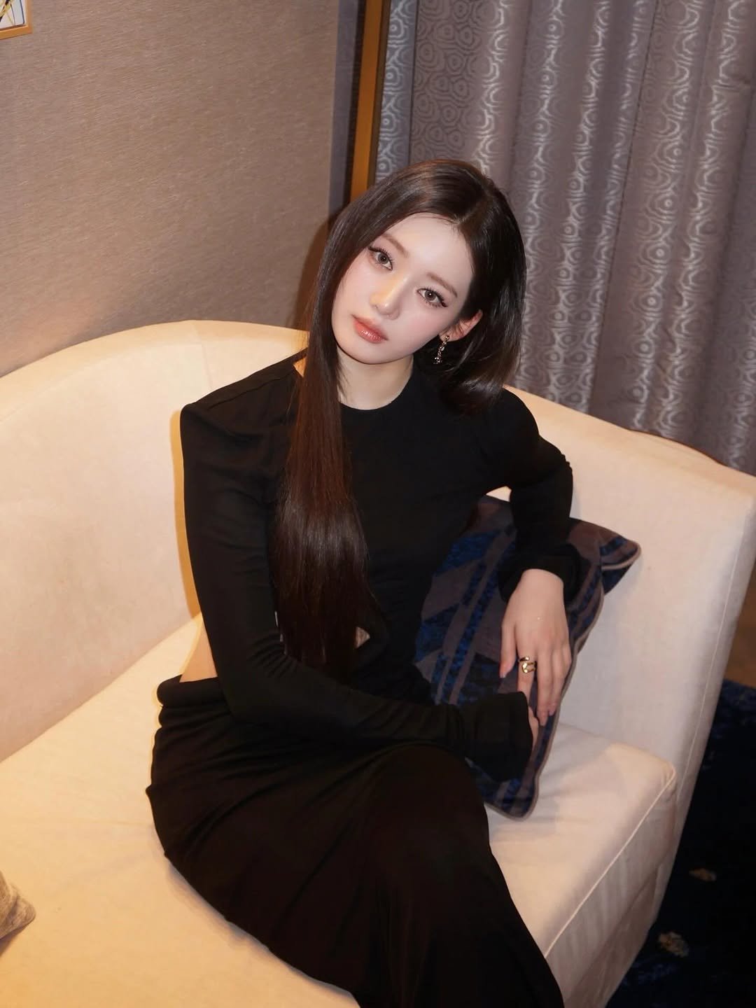 Photo by RORA BABYMONSTER (이다인) FANPAGE on January 07, 2026. May be an image of one or more people, hair, dress and text.