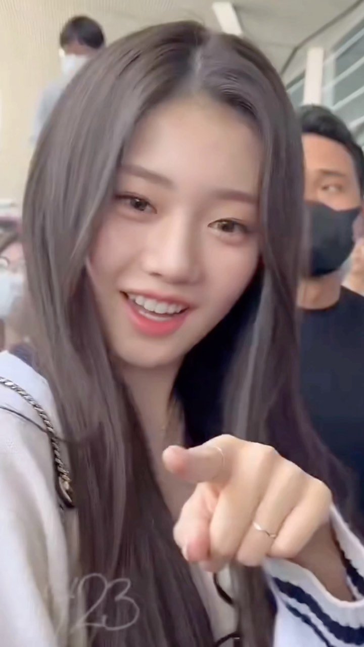 roras.babymonsters 게시물 이미지: pretty rora😩😭