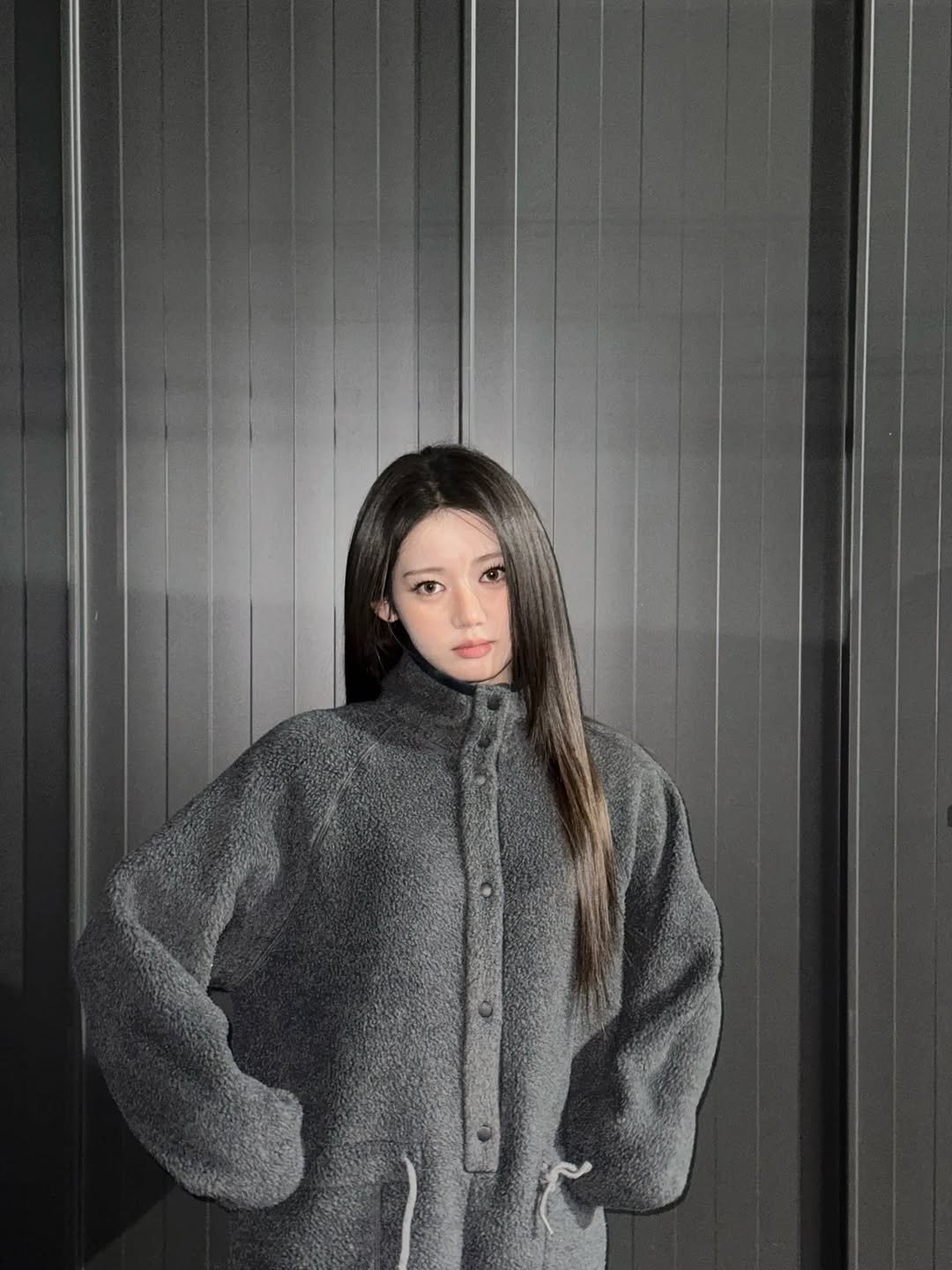 Photo by Lee Dain (이다인) on January 12, 2026. May be an image of duffle coat, overcoat, sable coat, goosedown coat, turtleneck, cloak, parka and text.