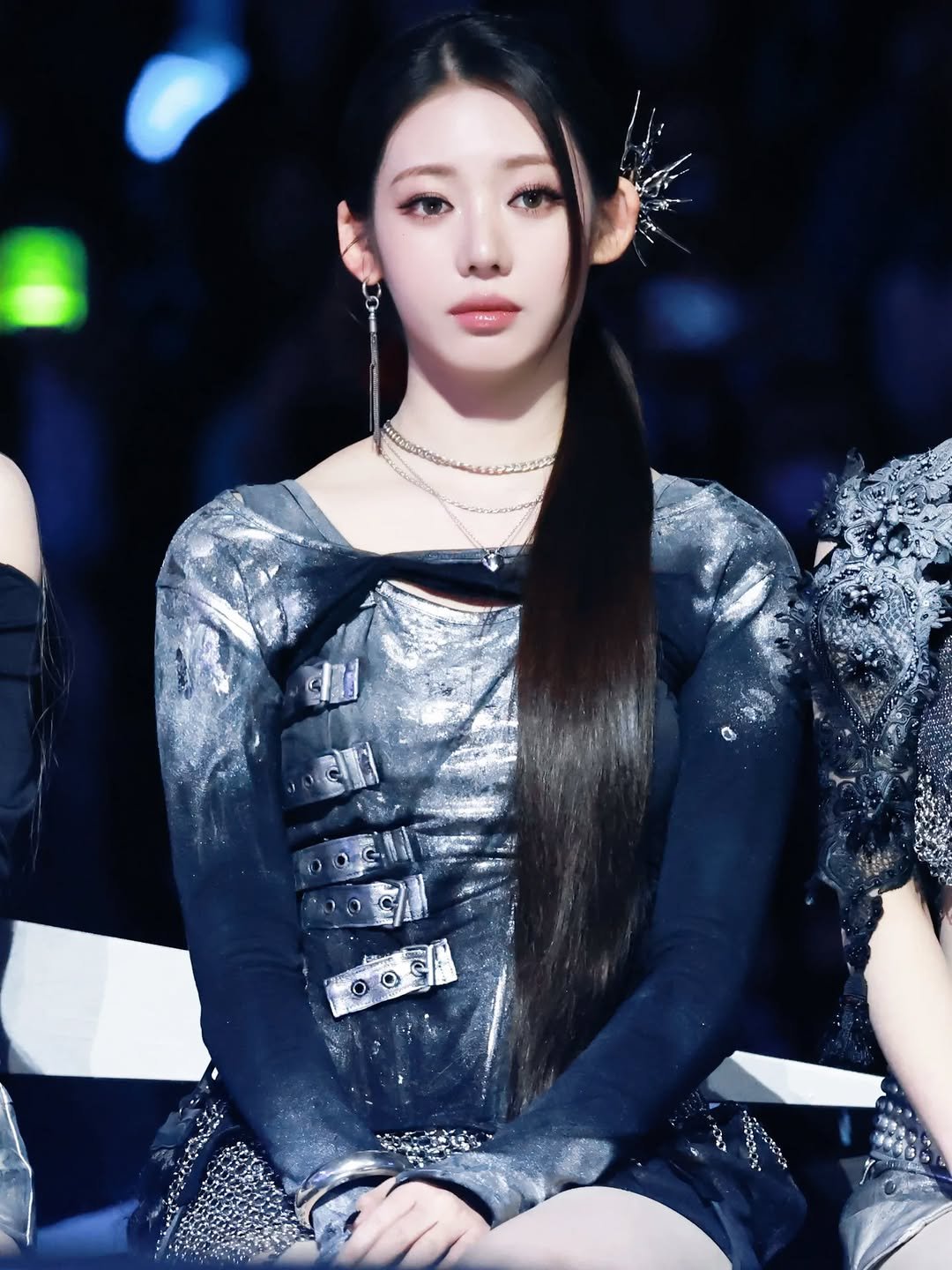 Photo by Lee Dain (이다인) on December 02, 2025. May be an image of one or more people, hair and text.