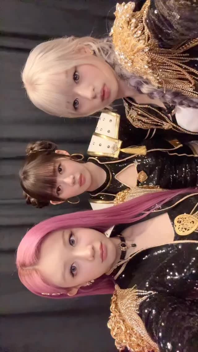 roras.babymonsters 게시물 이미지: together we’re glowing ✨

#BABYMONSTER #베이비몬스터...