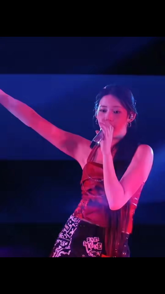 roras.babymonsters 게시물 이미지: the crowd scream at the end!!!