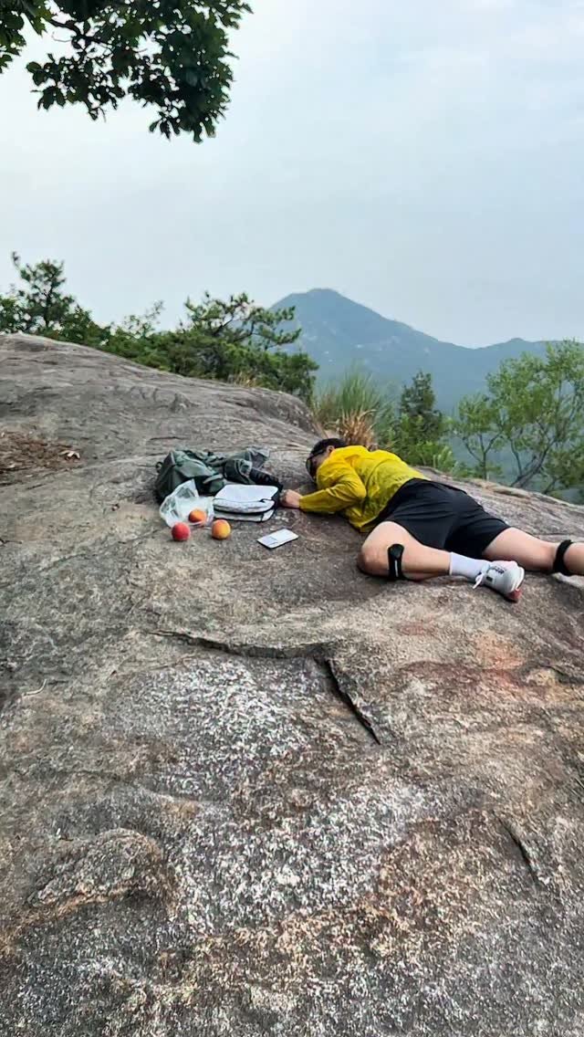 roro_fit_ 게시물 이미지: 남편! 오랜만에 등장했는데...ㅋㅋ
엎어져만있으라니 이번엔...