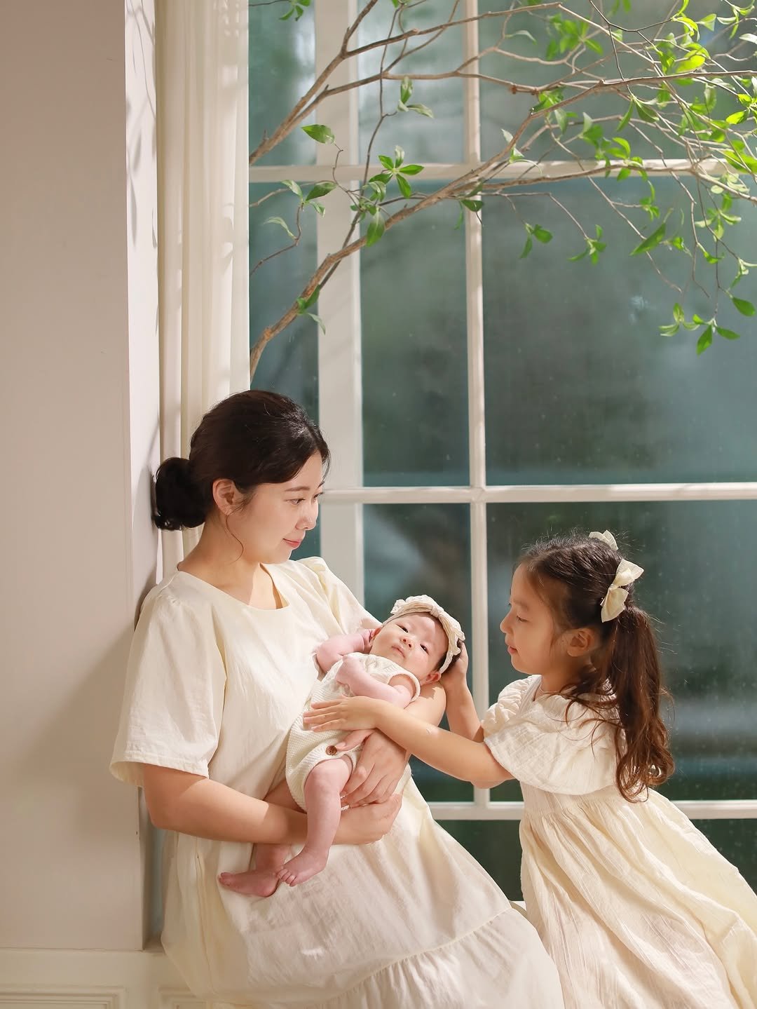 Photo shared by 로로커넥트 대표 | 문지우 on September 12, 2025 tagging @babypastelstudio, and @babypastel_infant. May be an image of 2 people, baby and text.