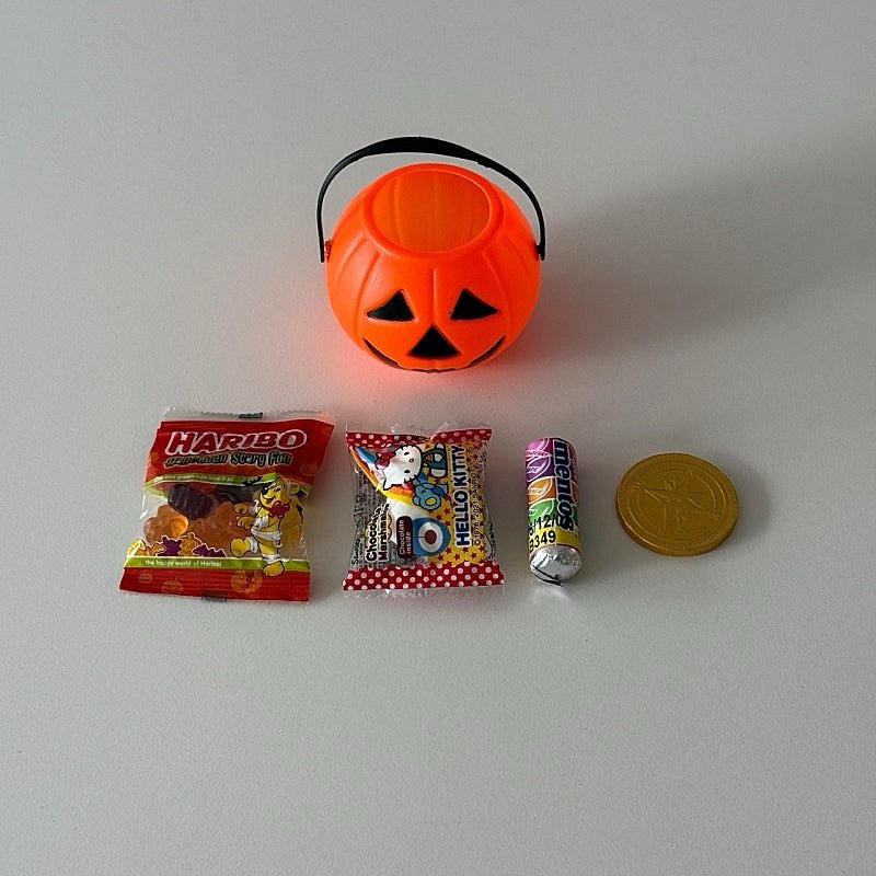 Photo by 로로커넥트 대표 | 문지우 on October 22, 2025. May be an image of bubble gum, candy, wafer, pumpkin and text that says 'HARIBO HA'.