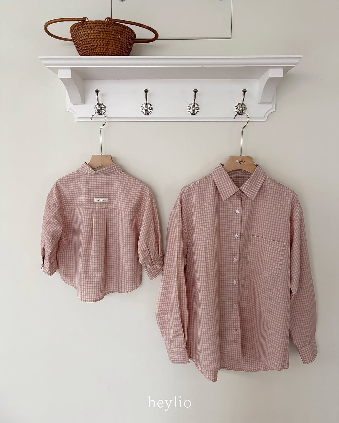 Photo by 로로커넥트 대표 | 문지우 on September 18, 2025. May be an image of sleepwear, rack, clothes hanger and text.