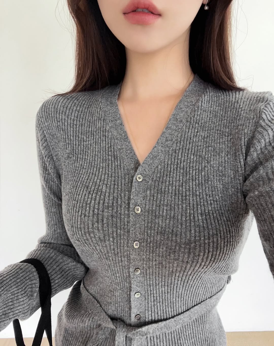 Photo by 로즈엣미 | 스트레이트체형 코디 on November 05, 2025. May be an image of top and text.