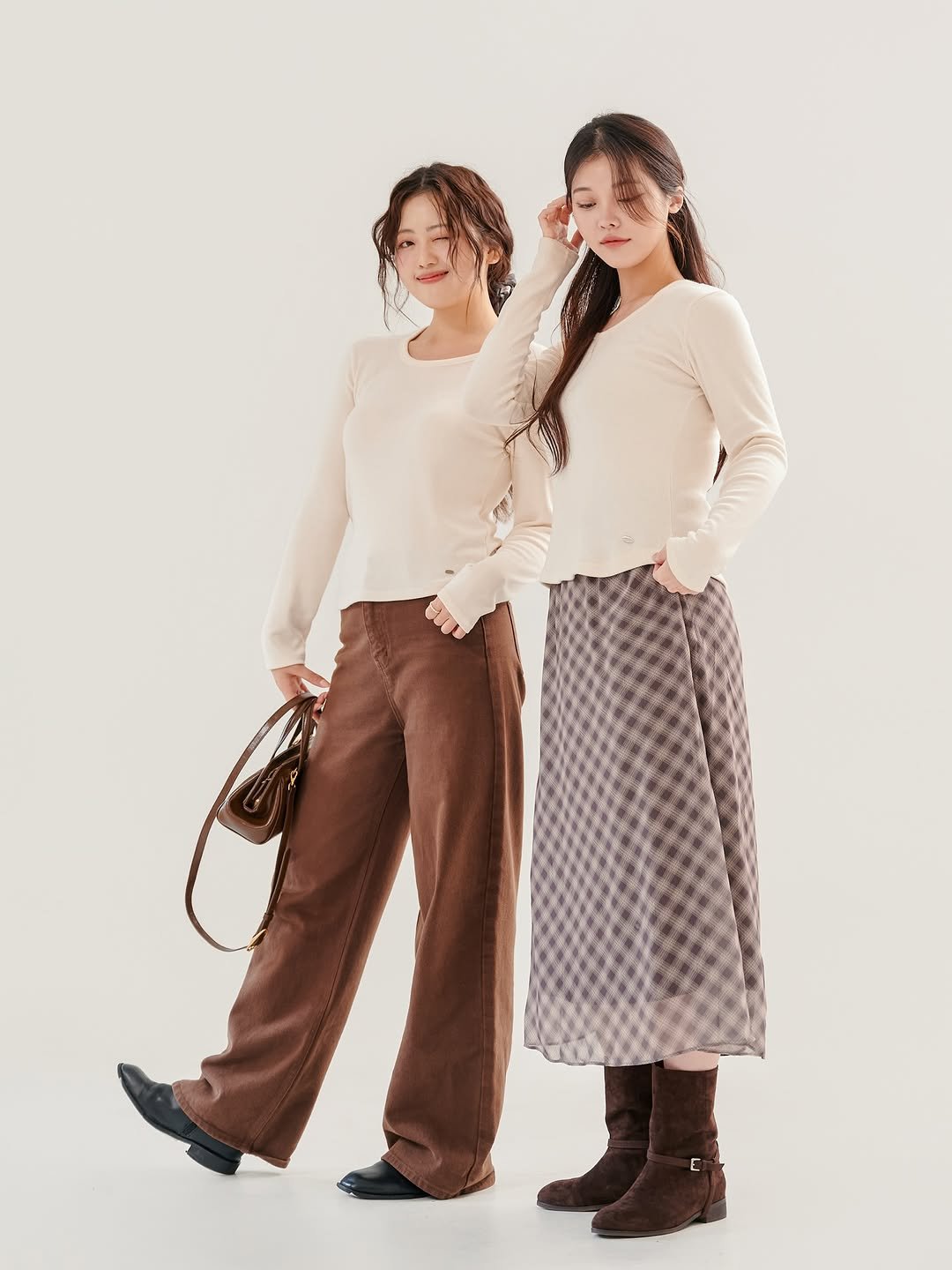 Photo by 로즈엣미 | 스트레이트체형 코디 in 성수동 with @hye_miiiiiiiiii, and @kimdonghaya. May be an image of pants, footwear and text.