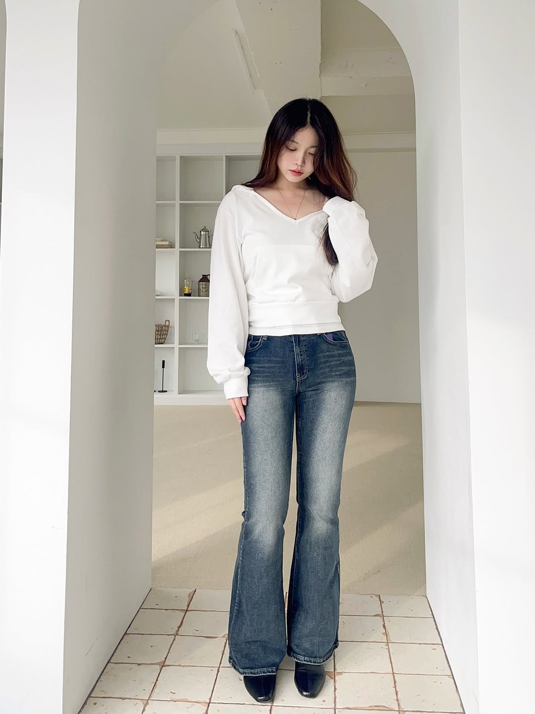 Photo by 로즈엣미 | 스트레이트체형 코디 on October 27, 2025. May be an image of text.