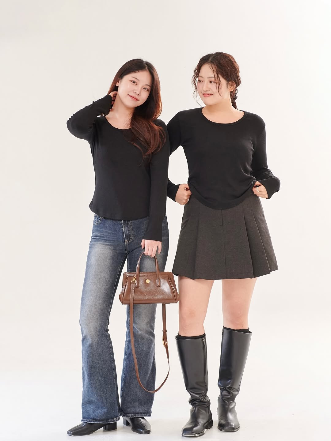 Photo by 로즈엣미 | 스트레이트체형 코디 on November 18, 2025. May be an image of miniskirt, turtleneck and text.