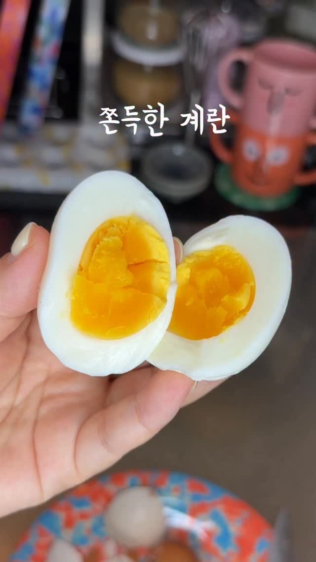 rose_salrim 게시물 이미지: 쫀득한 계란이 술술 까지는 비결 🥚 
친구에게도 알려주세요🗣️

요즘 계란이...