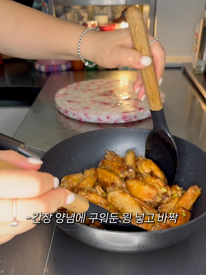 rose_salrim 게시물 이미지: 알텐바흐 티타늄마스터 💛

매일쓰는 후라이팬 스트레스 받지 말고,
알텐바흐! 딱...