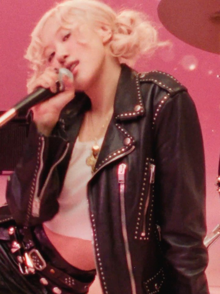 roses_are_rosie 게시물 이미지: i can’t believe it’s been a year since APT....