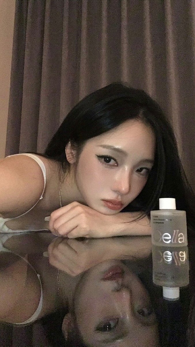 rosieline_ 게시물 이미지: 🎧◡̈⋆*
요즘 같이 피부가 민감해지는 환절기에 잘 쓰고 있는 셀라딕스...