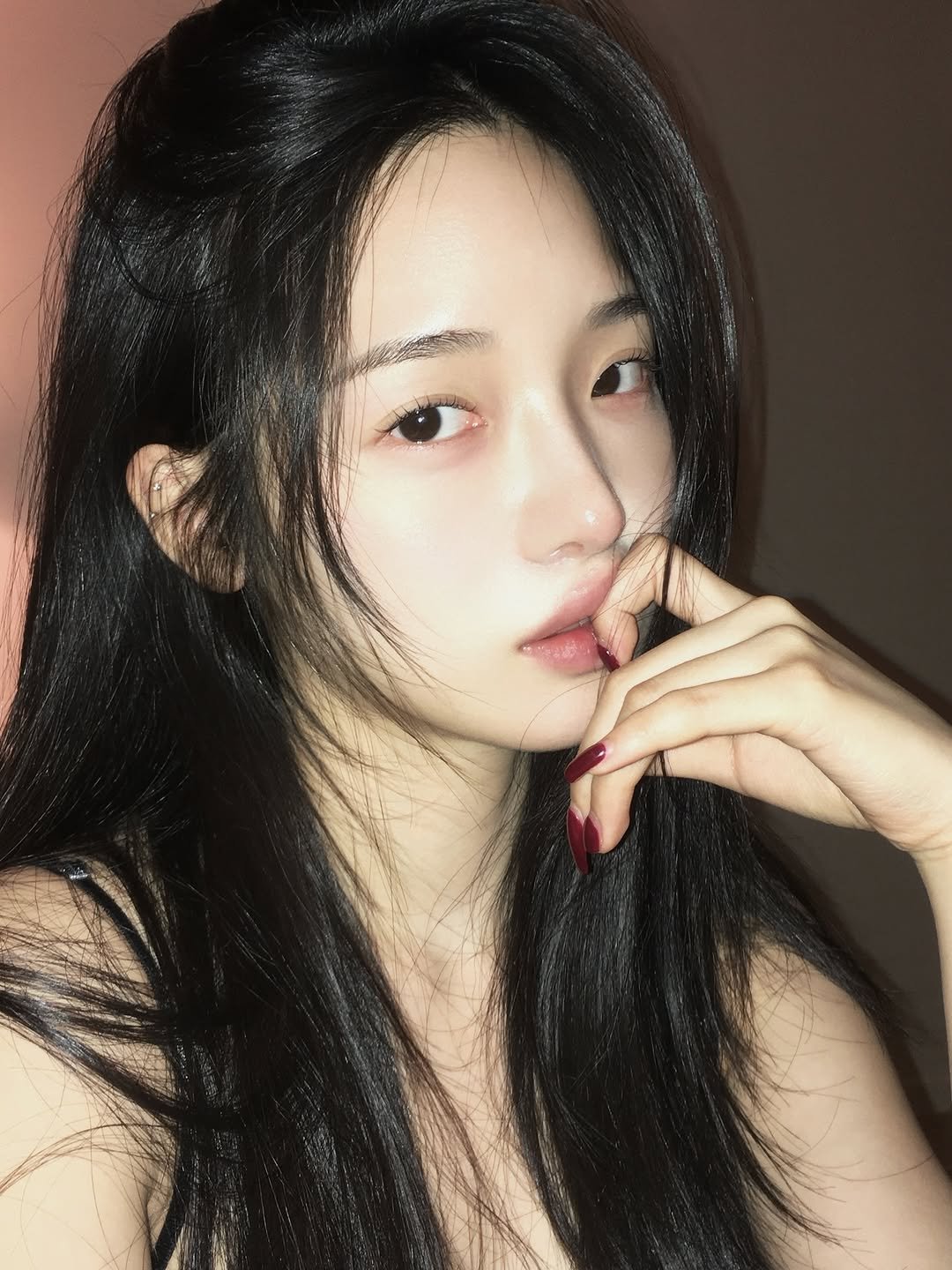 Photo by 노지선 Roh JiSun on February 25, 2026. May be a selfie of one or more people, hair and text.