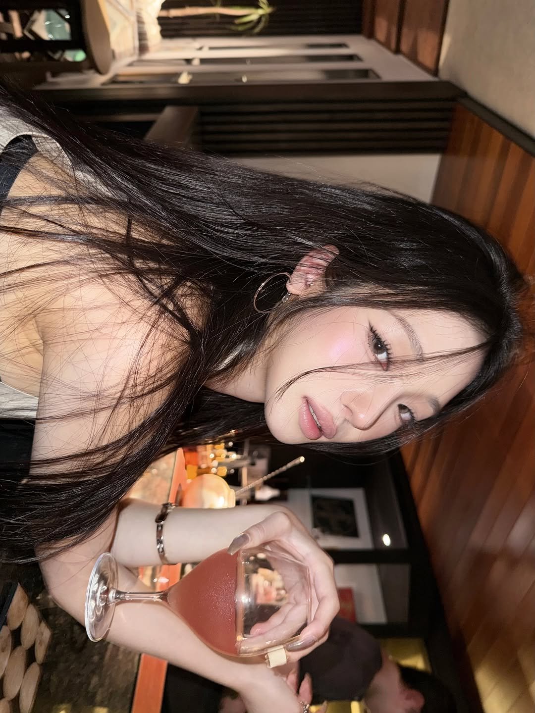 rosieline_ 게시물 이미지: 눈동자에 치얼스

좋은 금요일 밤이에요

사실 오늘이 금요일인줄 알았지만

🫦