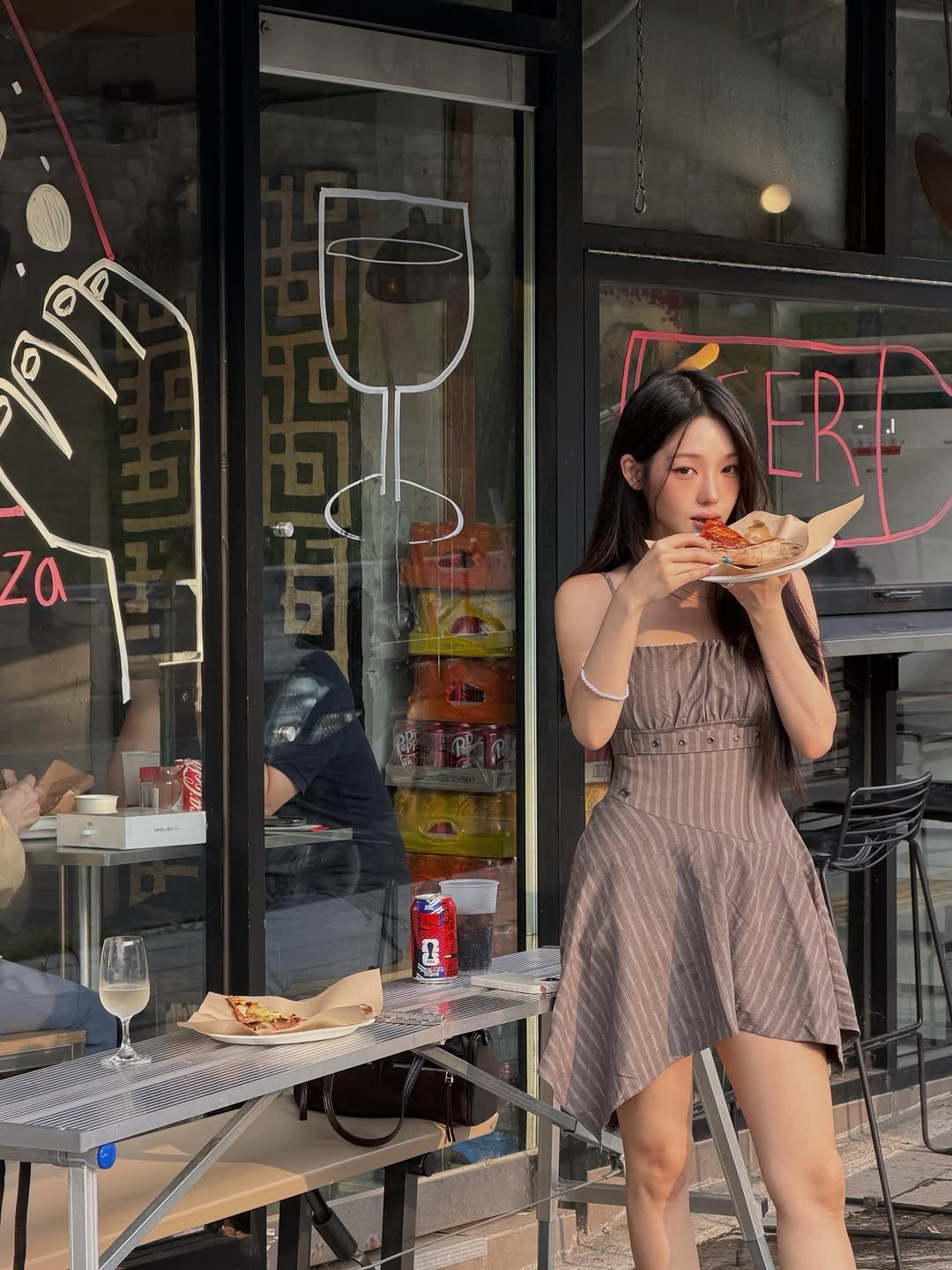 rosieline_ 게시물 이미지: 피와

이 날씨에 밖에 앉은 건

자리가 없음

머리 할 수 없는 날씨