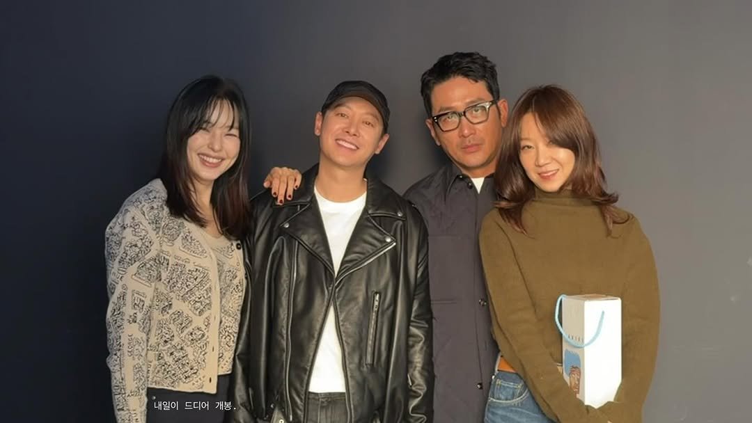 Photo shared by Hjk on December 02, 2025 tagging @honey_lee32, @kimdngwk, and @__hajungwoo. May be an image of one or more people, bangs, people smiling, eyeglasses, top and text that says '내일이 내일이드디어개봉. = 드디어 개봉. L01O'.