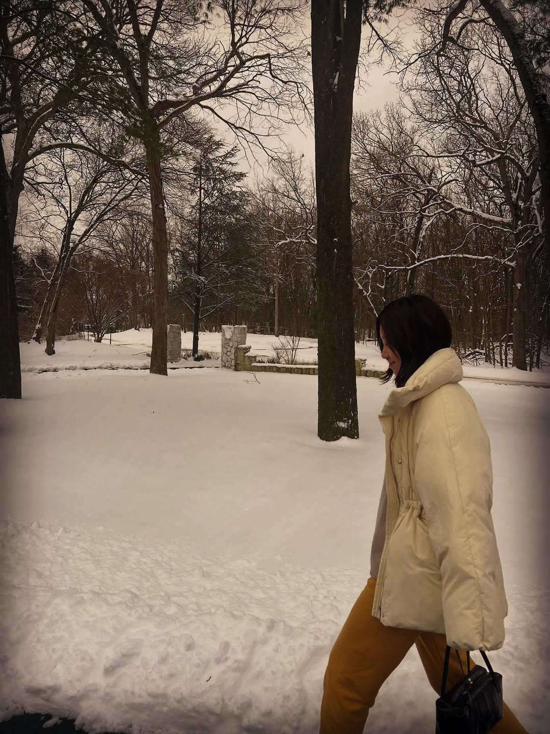 Photo by Hjk on February 08, 2026. May be an image of standing, snowball, snowsuit, parka, arctic, park, snow and text.