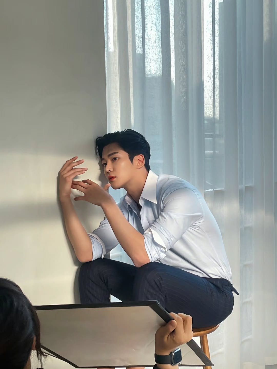 Photo by 로운씨네📽🏠 on March 11, 2026. May be an image of one or more people, hair and text.