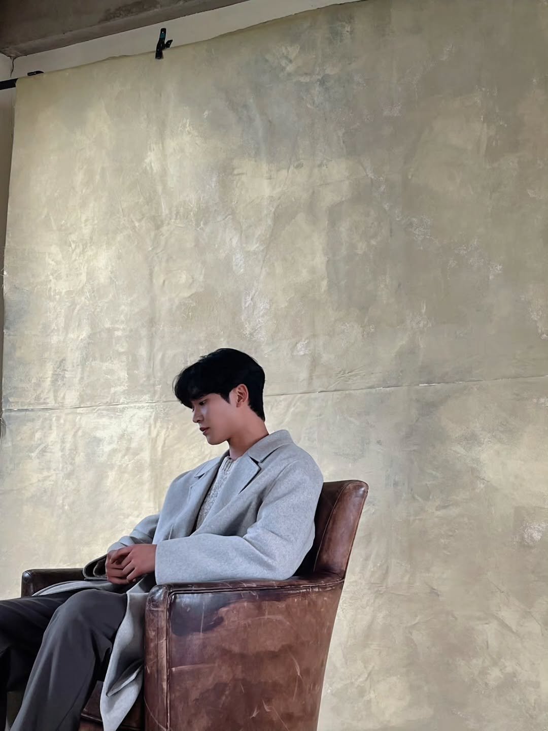 rowoon_cine 게시물 이미지: 🩶

#로운 #ROWOON #로밍 #ROming @ewsbdi