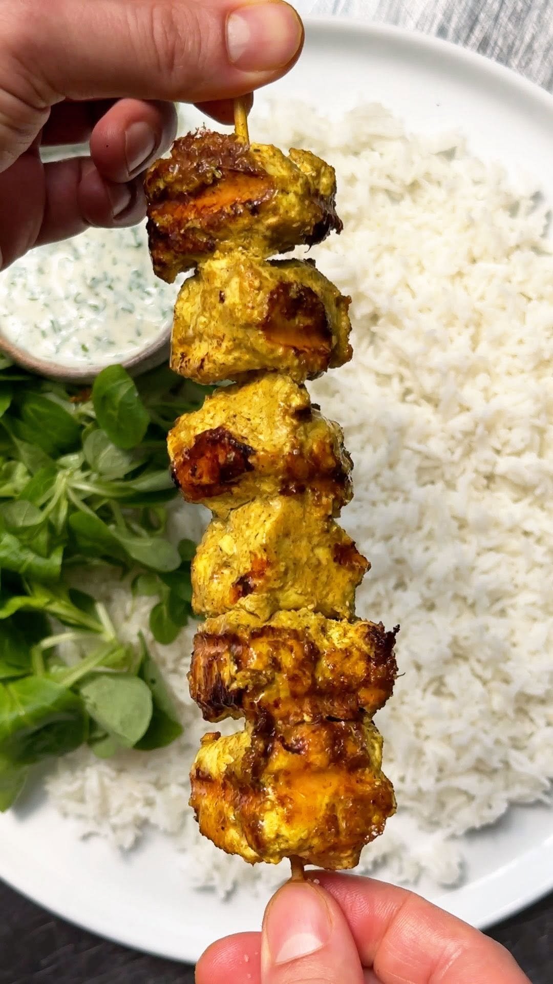 roxyandben 게시물 이미지: TURMERIC TOFU KEBABS 🌱 get the full recipe on...