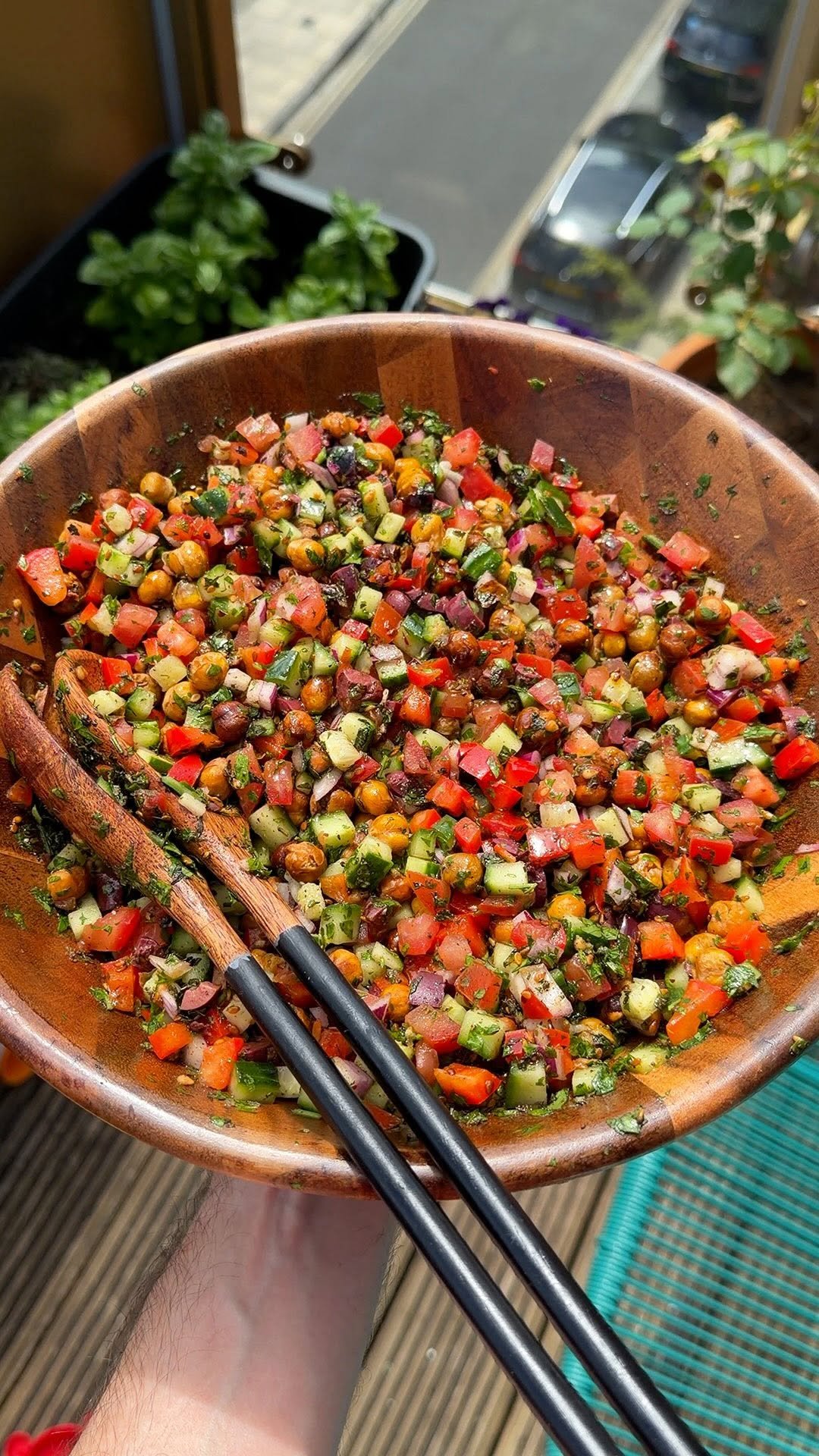 roxyandben 게시물 이미지: TOMATO, CUCUMBER + CHICKPEA ZA’ATAR SALAD 🥗...