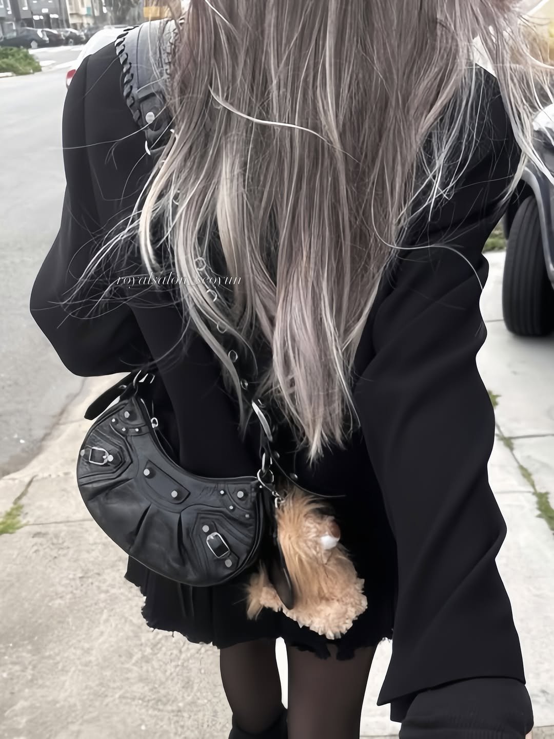 royalsalon_seoyun 게시물 이미지: 화이트 애쉬 고객님 후기 사진 🤍-! 

보색샴푸로 유지만 잘 해주시면 
계속...