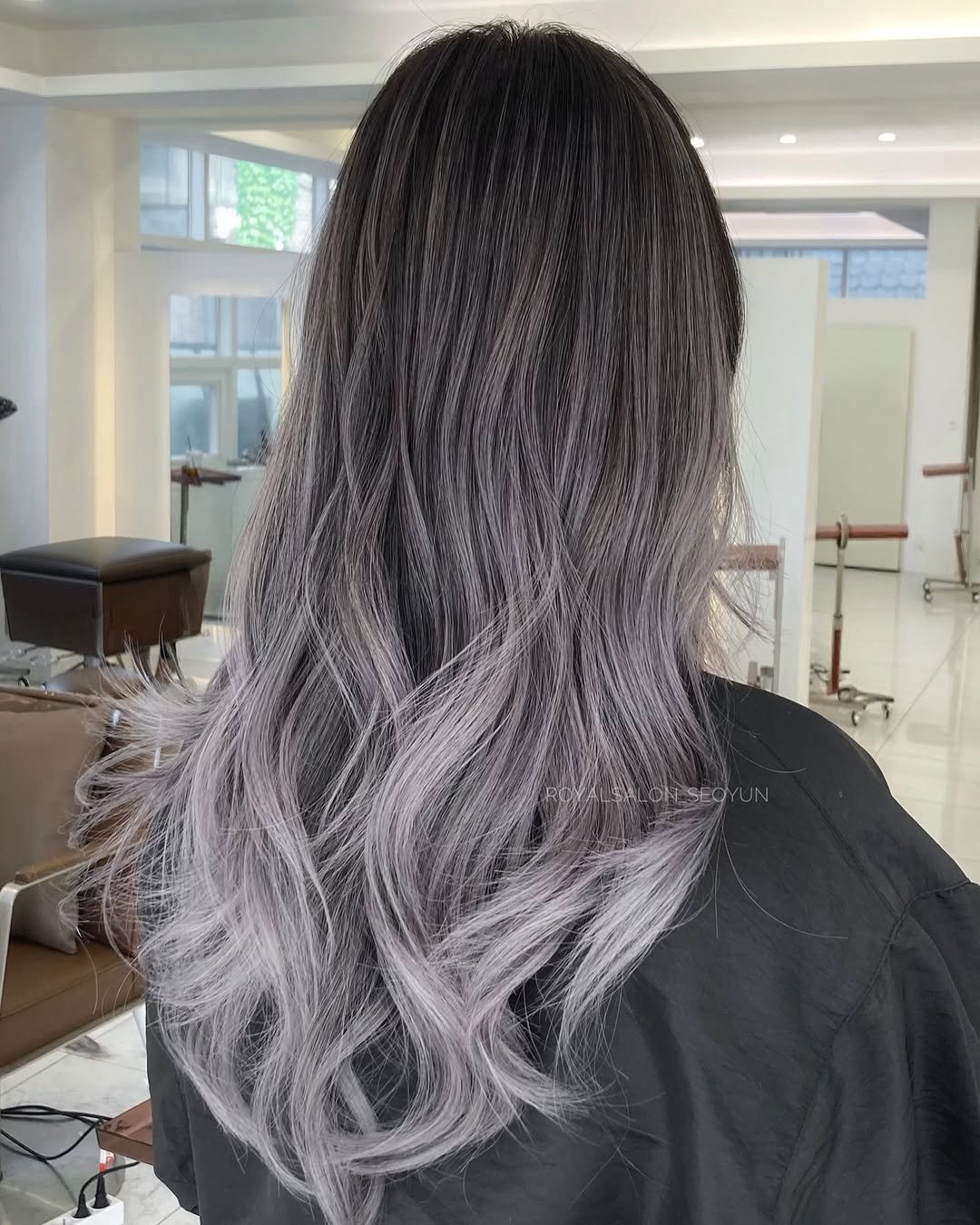 royalsalon_seoyun 게시물 이미지: 애쉬그레이에 바이올렛 한방울 - 🪽

차분하지만 밝은 애쉬그레이색감에
라벤더빛을...