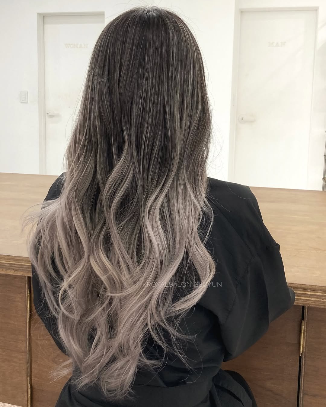 royalsalon_seoyun 게시물 이미지: 애쉬그레이 #옴브레 -🤍🫧

웜톤도 잘 어울리는 부드러운 그레이-

차갑지 않고...