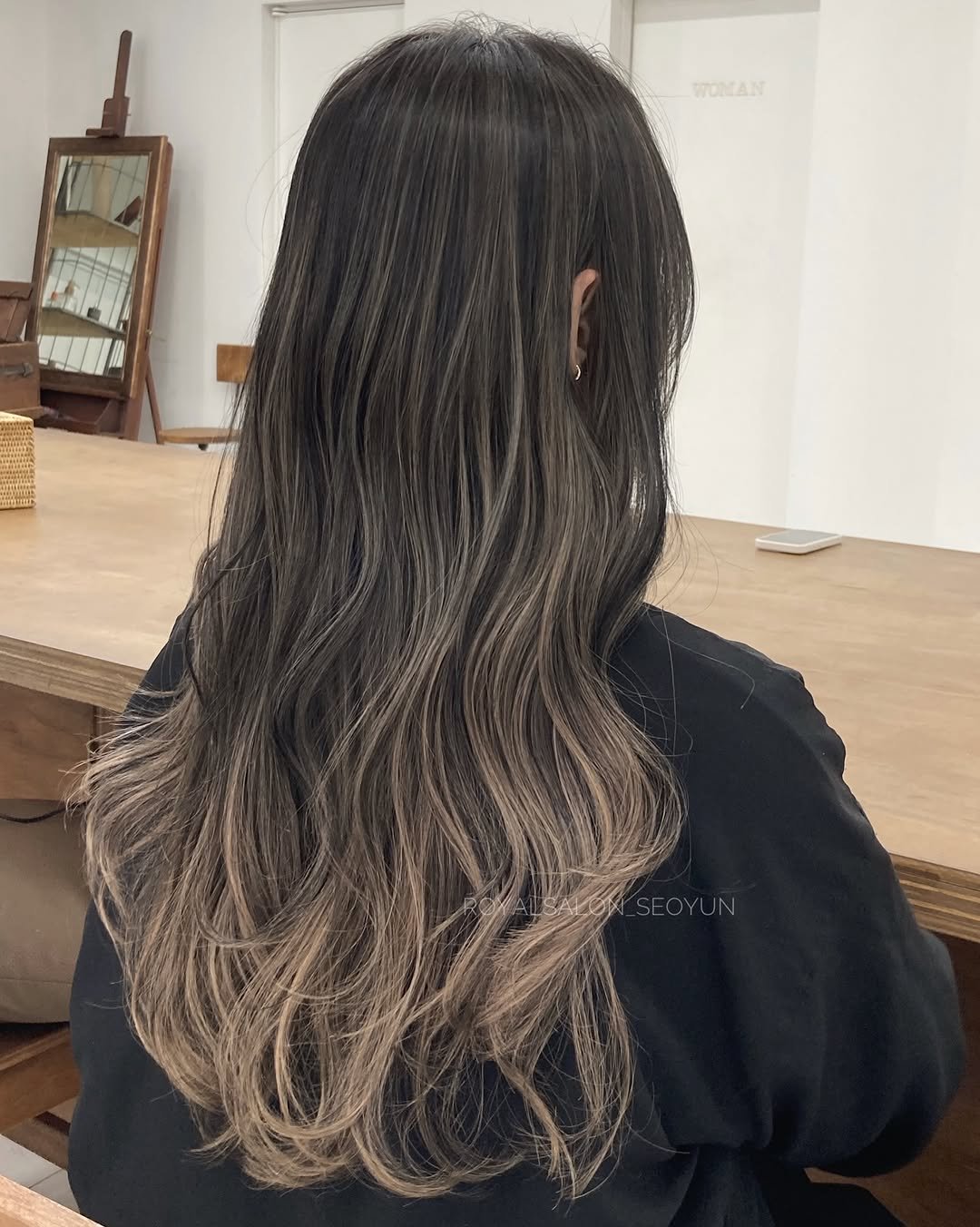 royalsalon_seoyun 게시물 이미지: 베이지 #발레아쥬 💫-

애쉬한 베이지 색감의 발레아쥬로 

직장인 분들이나 ,...