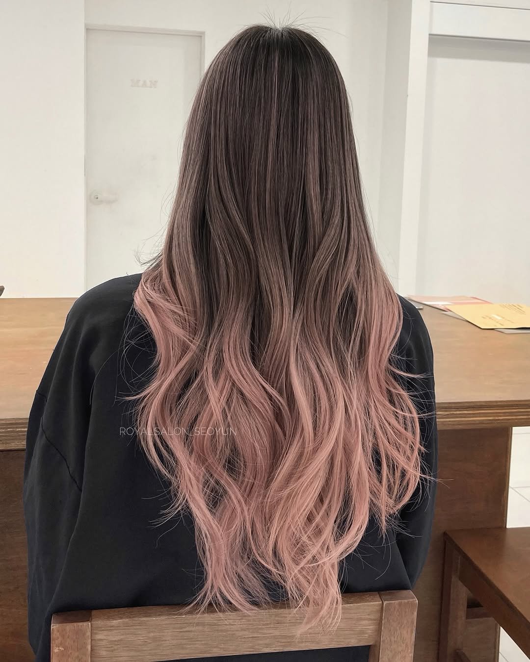 royalsalon_seoyun 게시물 이미지: #핑크옴브레 - 🩷🪽

봄에 가장 예쁜 컬러 핑크컬러는 
색이 빠질 때 마저...
