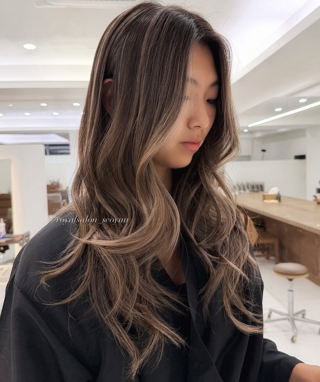 Photo by 홍대미용실 로얄살롱 서윤 실장 •발레아쥬 옴브레 하이라이트 on March 26, 2026. May be an image of one or more people, blonde hair, braids and text.