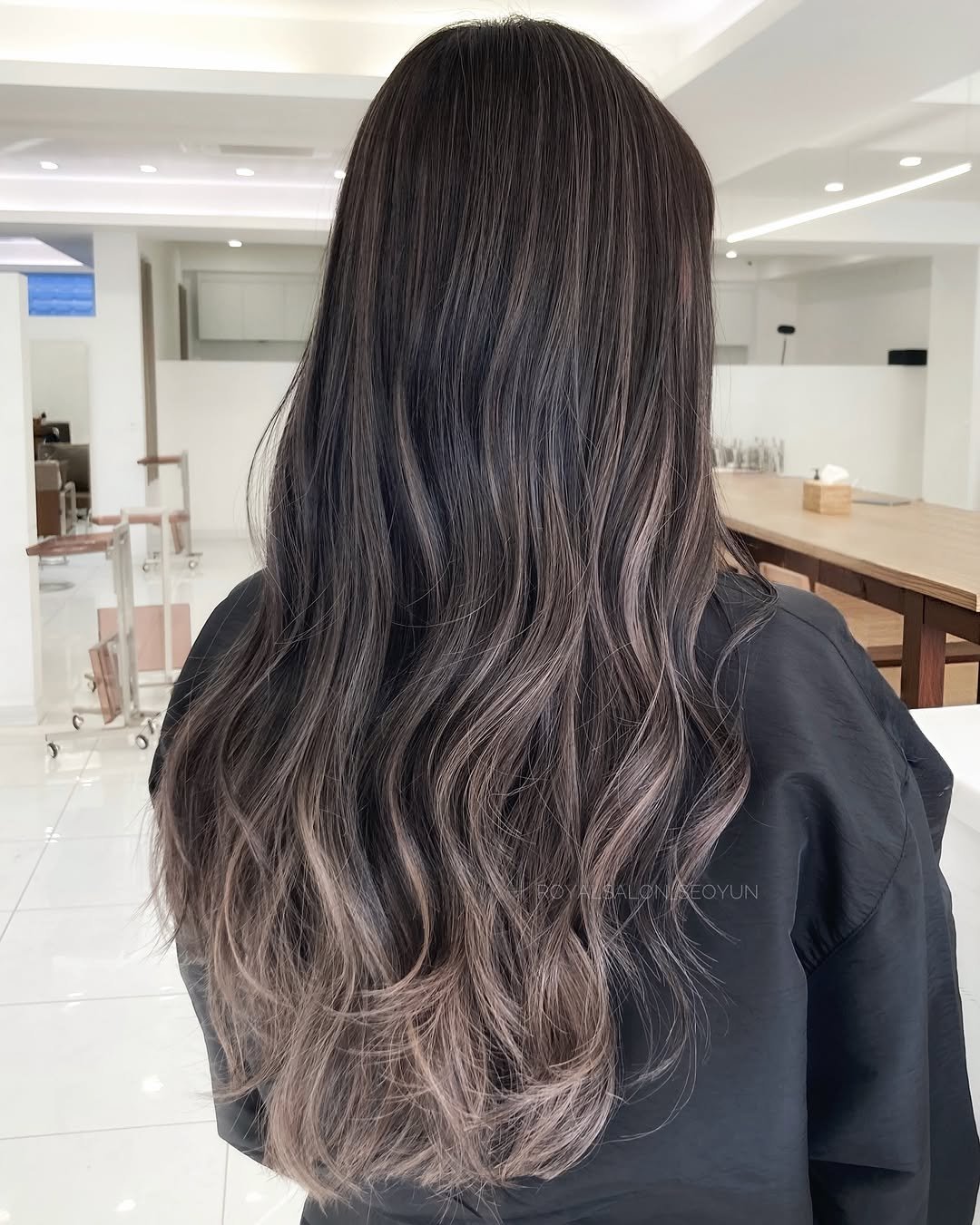 royalsalon_seoyun 게시물 이미지: 애쉬베이지 발레아쥬 - 🫧🤎

은은한 라인감이
밑으로 갈수록 밝아져서 

묶었을 때...