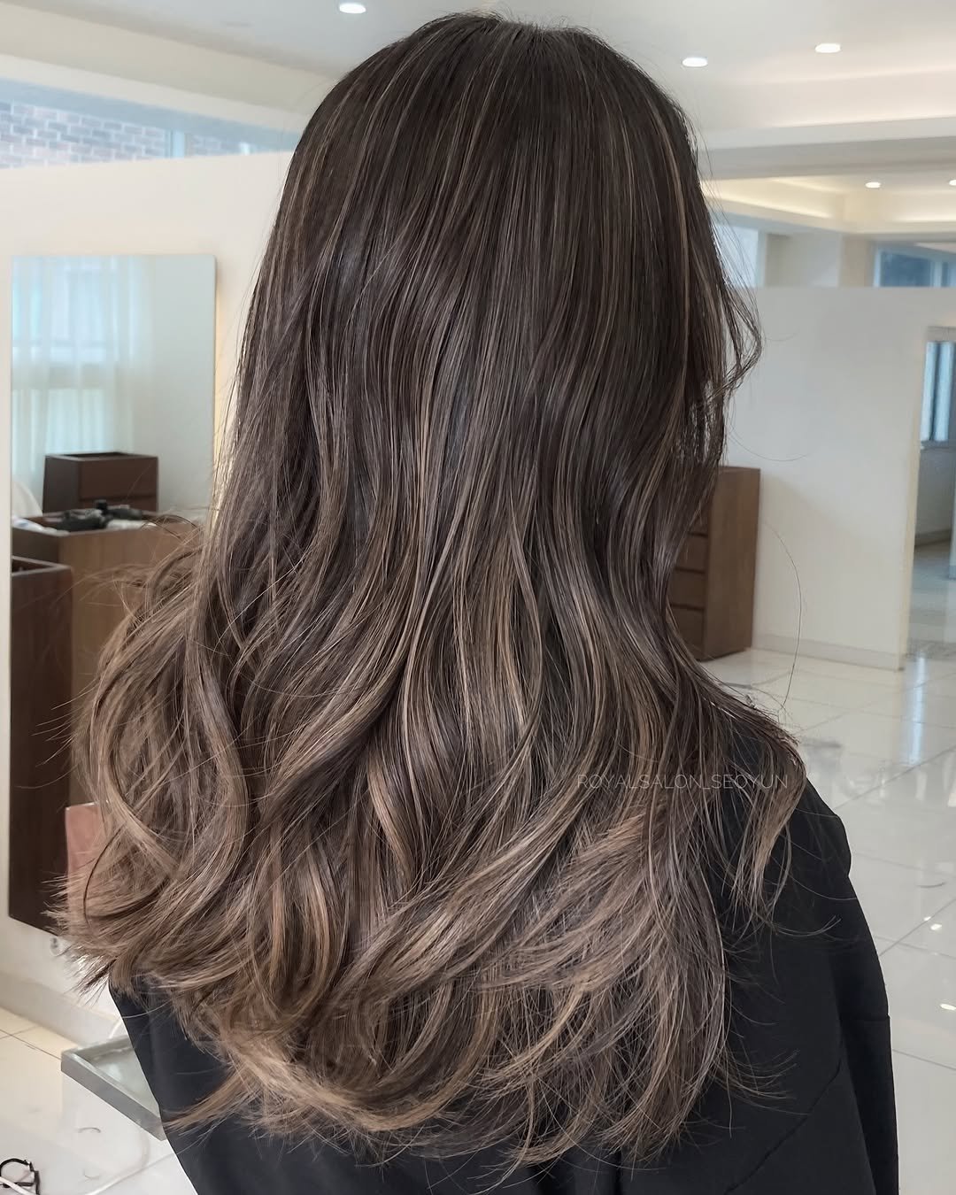 royalsalon_seoyun 게시물 이미지: 자연스러운 베이지 발레아쥬💫🤎

자연스러운 라임감과
베이지컬러는 가장 잘어울리는...