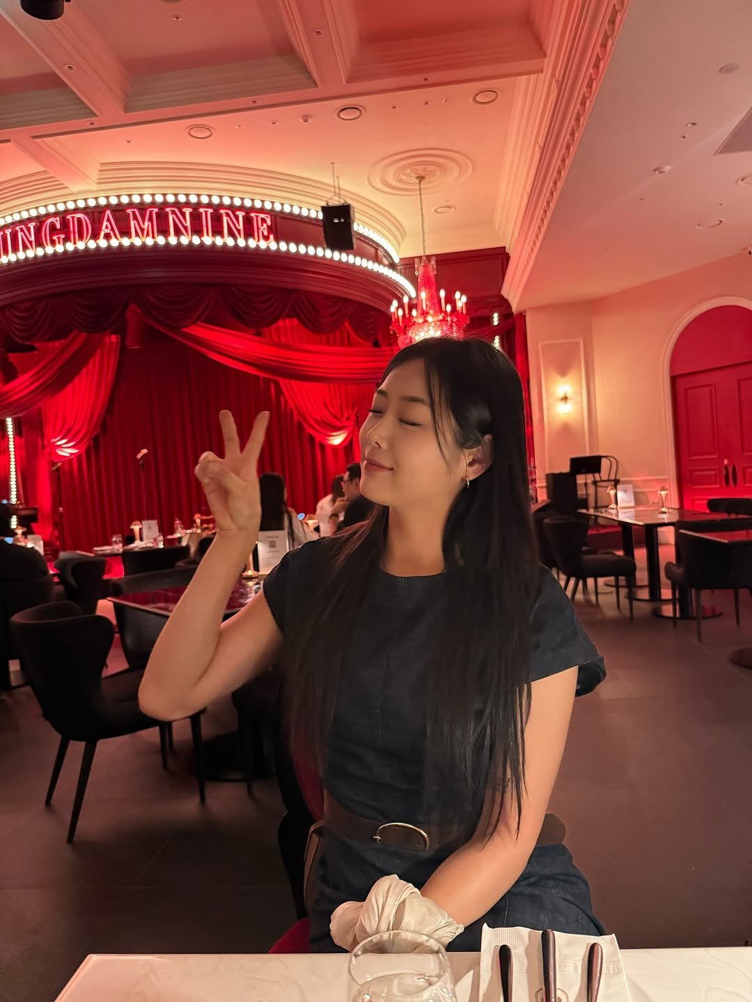 Photo by 로윤 | 자기계발•폭식•다이어트 멘탈 케어🧠✨ on December 02, 2025. May be an image of one or more people, hair, top and text.