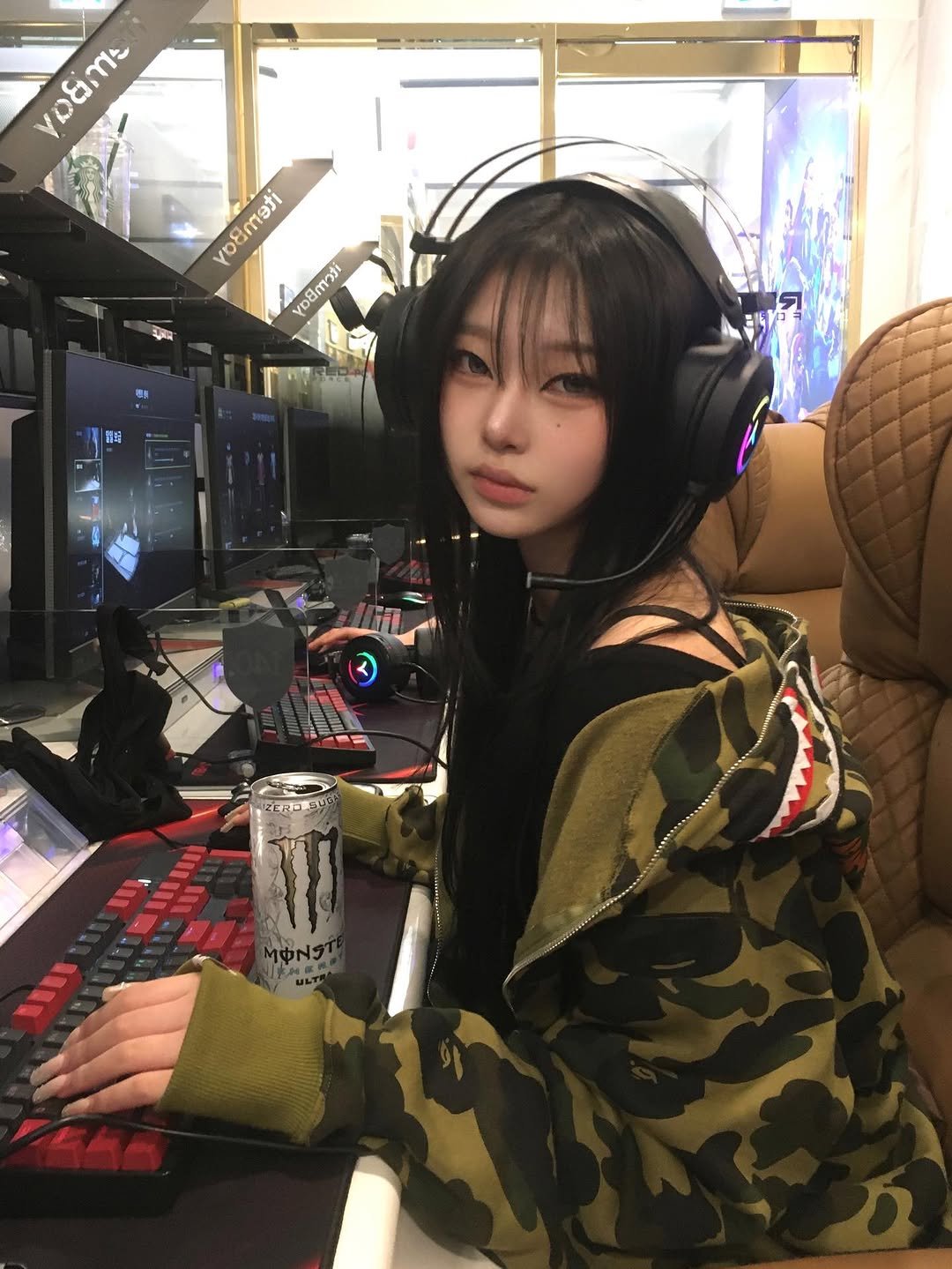 Photo by 예령 on March 21, 2026. May be a video game screenshot of military uniform and text.