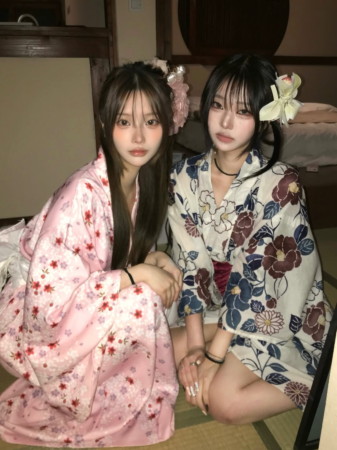 rr_yung 게시물 이미지: 함께 불꽃놀이를 보러 갈 캐릭터를 선택하시오 (왼/오)