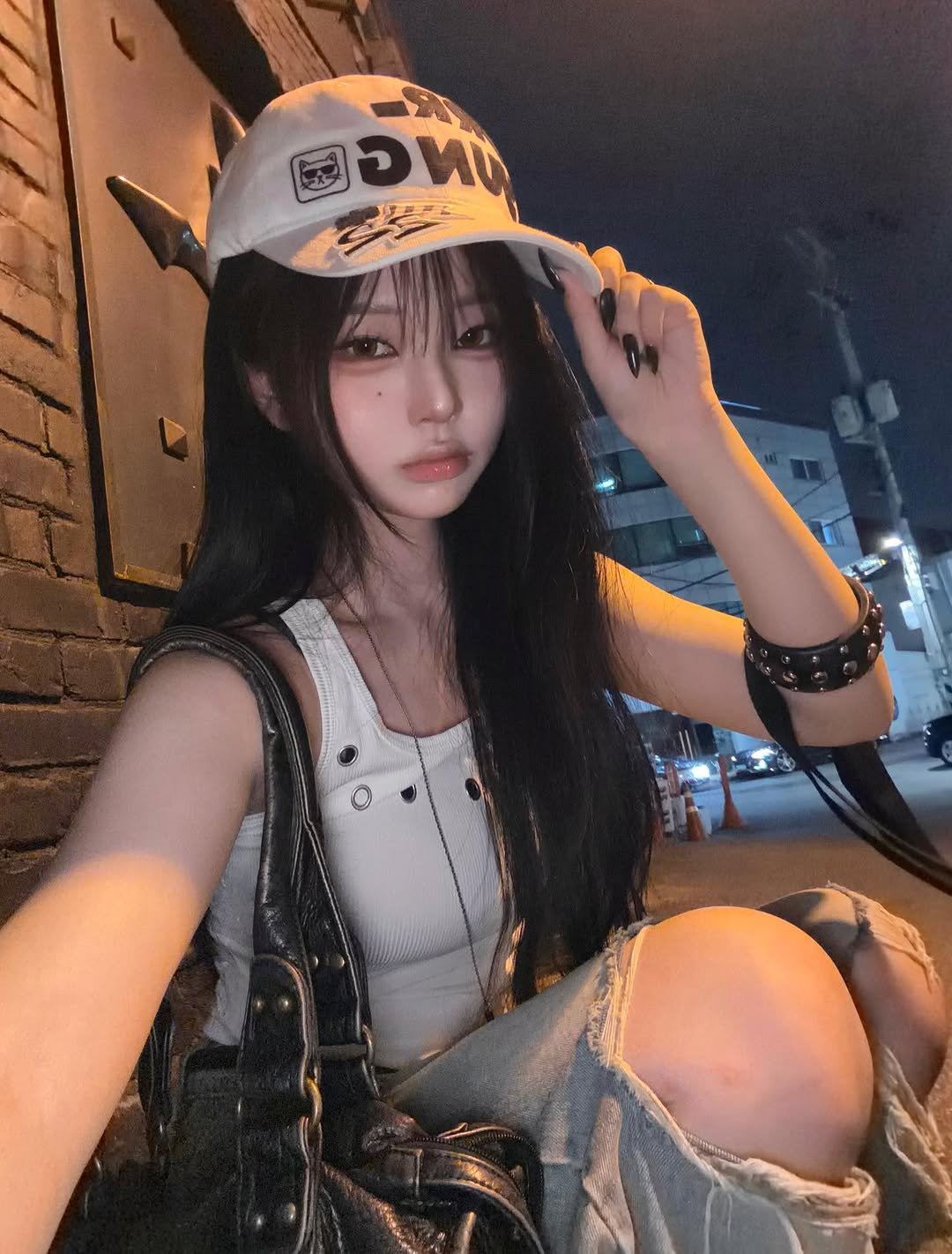 rr_yung 게시물 이미지: #ad 자기pr시대 모자로 티 내기~.~
귀여운패치로 모자에...