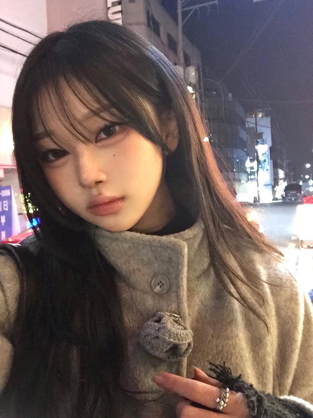 Photo by 예령 on December 26, 2025. May be an image of one or more people, hair, duffle coat, parka, turtleneck, night and text.