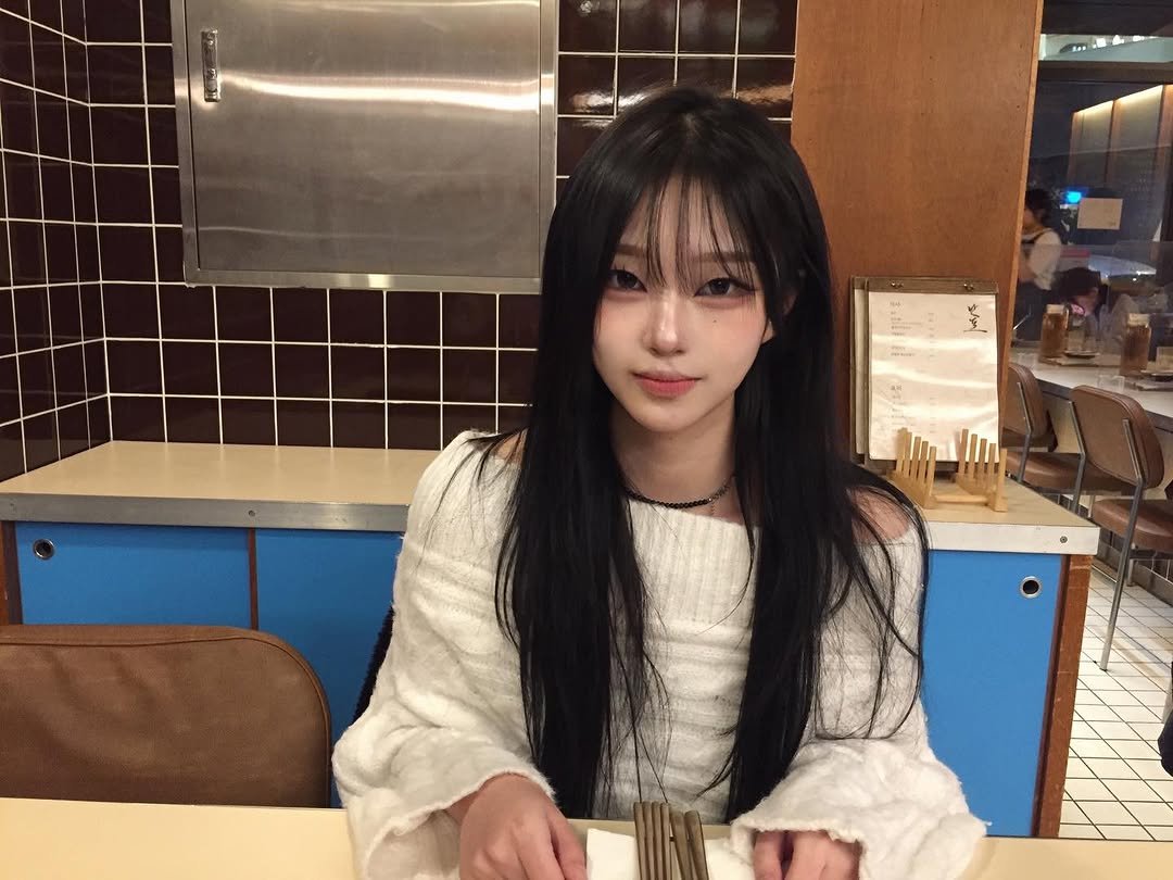 Photo by 예령 on December 10, 2025. May be an image of one or more people, hair and text.