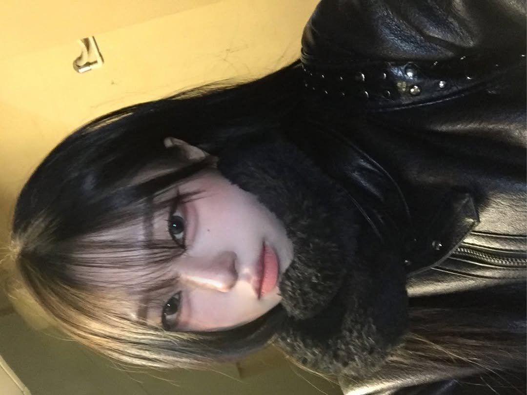 Photo by 예령 on December 12, 2025. May be a selfie of one or more people, hair, duffle coat, parka, jacket and text.