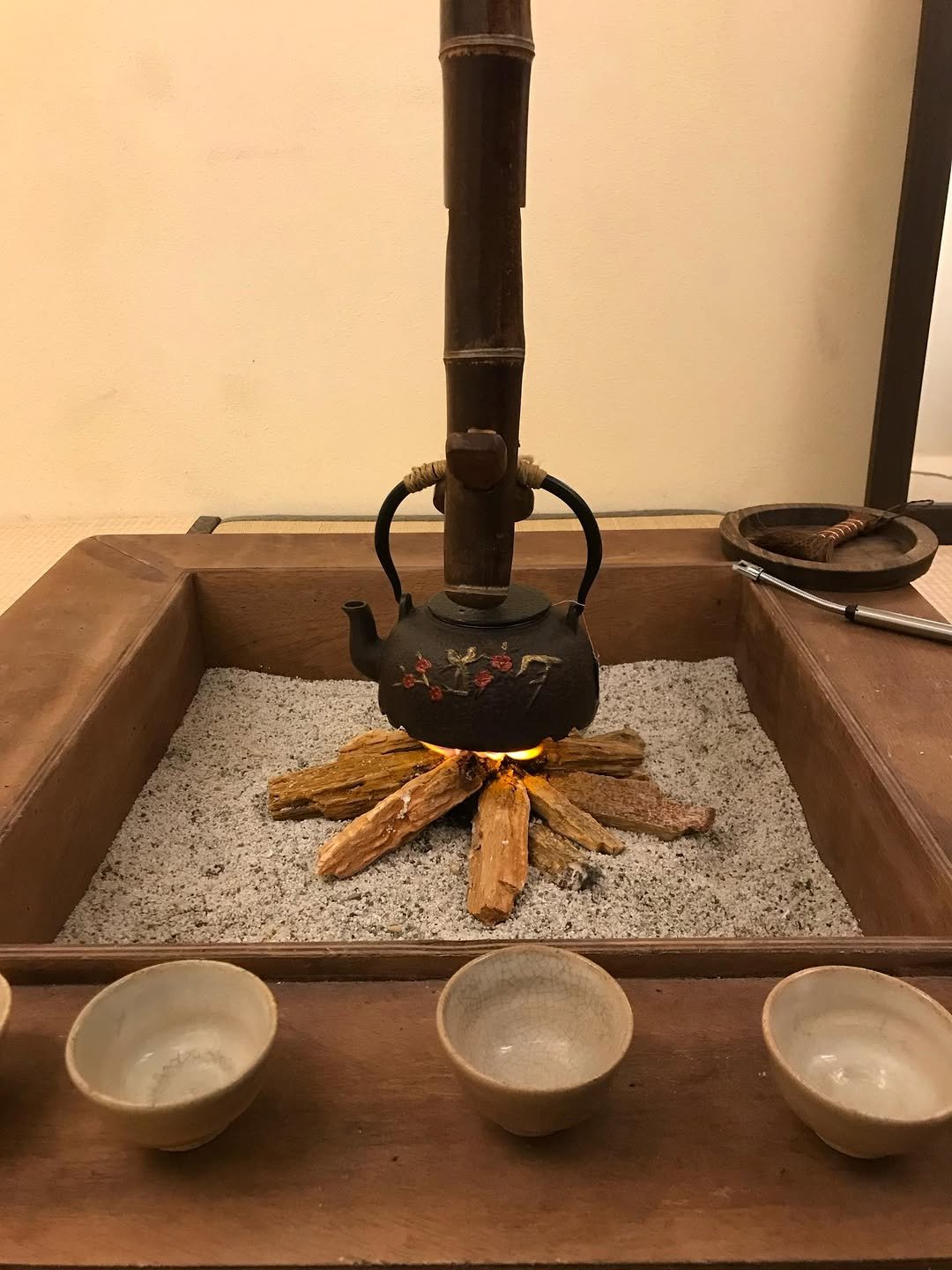 Photo by 예령 on December 20, 2025. May be an image of tea maker, pot, teapot and text.