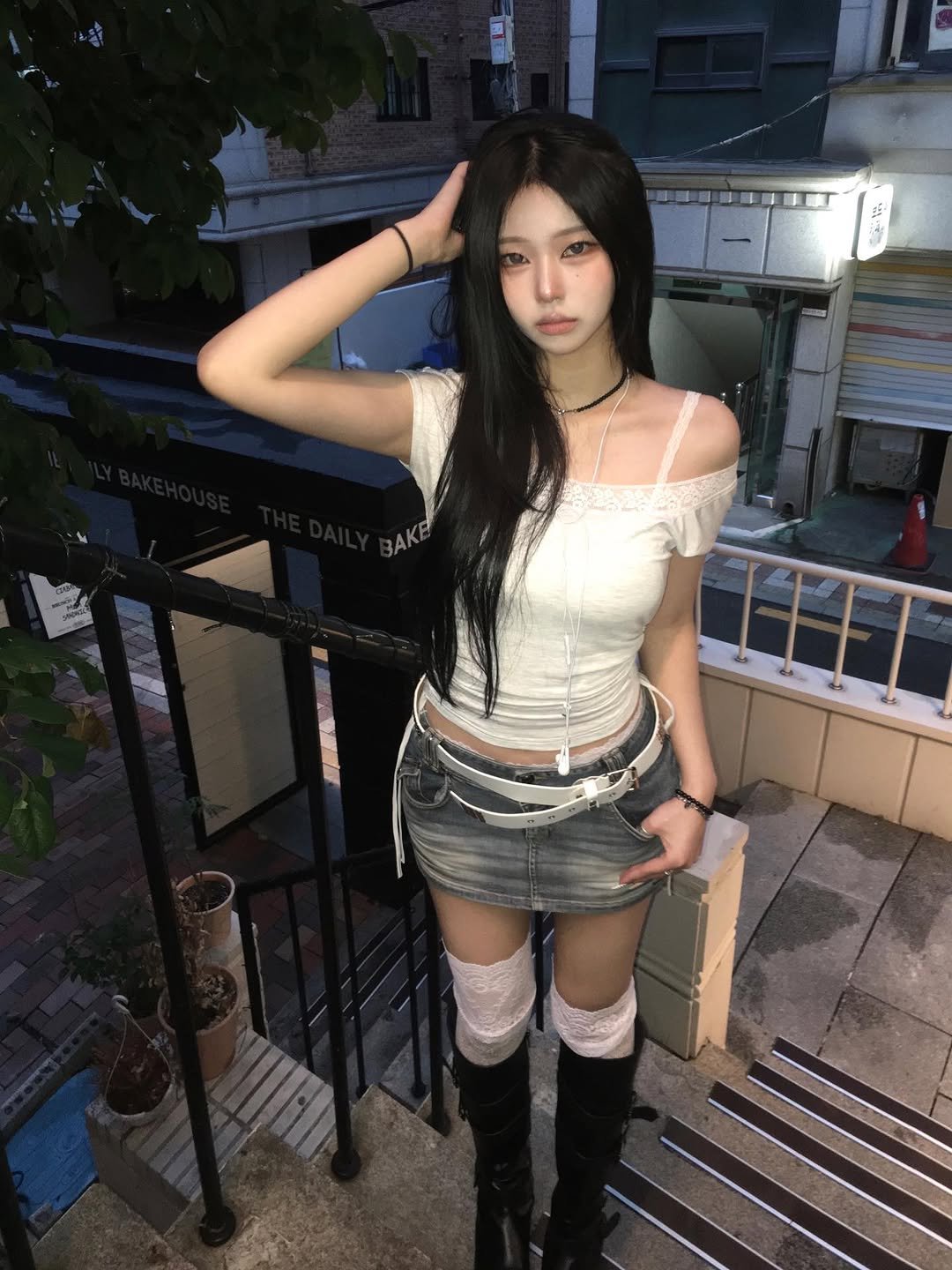 rr_yung 게시물 이미지: 여름이니까 앞머리 넘기고

@pleasenofollow_official
