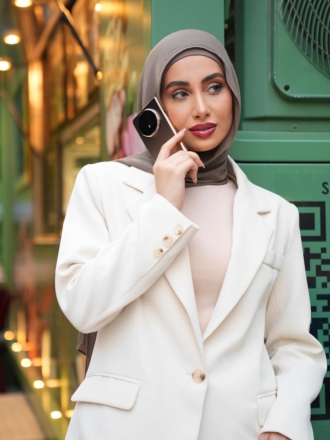 Photo by رغـد | Raghad on August 21, 2025. May be an image of 1 person, scarf, headscarf, overcoat and phone.