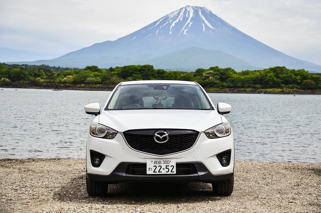 Photo by 라리의 자동차 이야기 / 송기원 on June 18, 2025. May be an image of car, minivan and text that says '成田 300° わ22-52'.
