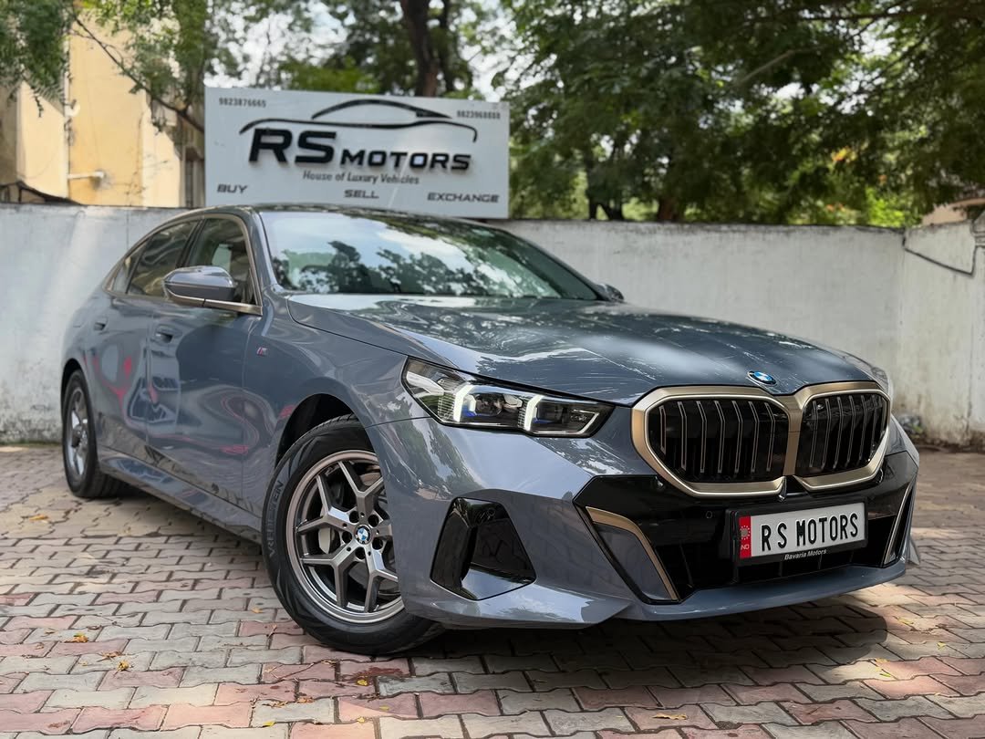 rsmotorspune 게시물 이미지: *FOR SALE*

*2025 BMW 530Li M Sport*

• 3,200...