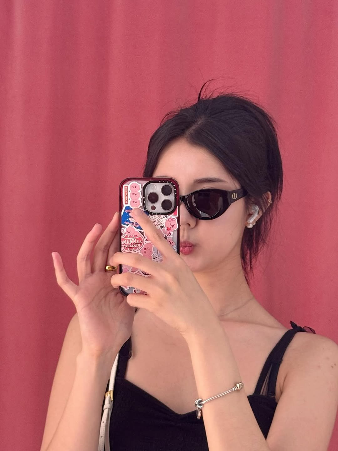 Photo by 루아 on June 22, 2025. May be a selfie of 1 person, phone, mirror, sunglasses and text.
