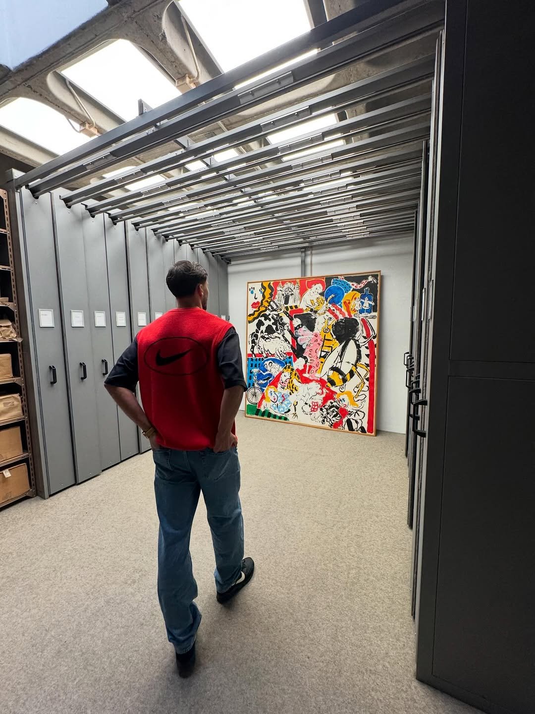 Photo by Rúben Gato Dias on December 15, 2025. May be an image of standing, hallway and text.