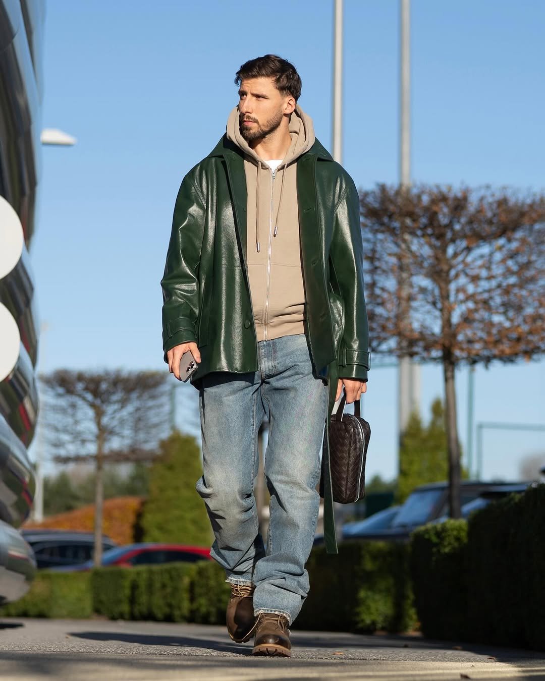 Photo by Rúben Gato Dias on November 20, 2025. May be an image of one or more people, flight jacket, coat and parka.